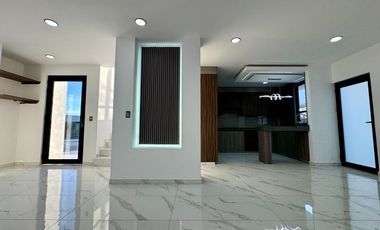 Casa en venta al sur de Pachuca. 3 niveles, seguridad y amenidades. Gema