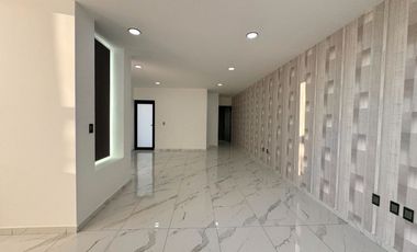Casa en venta al sur de Pachuca. 3 niveles, seguridad y amenidades. Gema