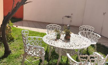 Preciosa casa Fuentes de Satélite, 3 recámaras, 2 estacionamientos 2 y medio baños, Bello jardín, balcón