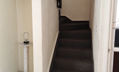 Preciosa casa Fuentes de Satélite, 3 recámaras, 2 estacionamientos 2 y medio baños, Bello jardín, balcón
