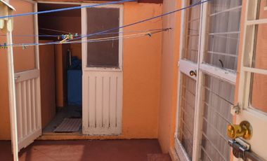 Preciosa casa Fuentes de Satélite, 3 recámaras, 2 estacionamientos 2 y medio baños, Bello jardín, balcón