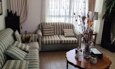Preciosa casa Fuentes de Satélite, 3 recámaras, 2 estacionamientos 2 y medio baños, Bello jardín, balcón