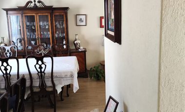 Preciosa casa Fuentes de Satélite, 3 recámaras, 2 estacionamientos 2 y medio baños, Bello jardín, balcón