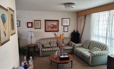 Preciosa casa Fuentes de Satélite, 3 recámaras, 2 estacionamientos 2 y medio baños, Bello jardín, balcón