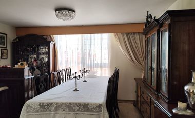 Preciosa casa Fuentes de Satélite, 3 recámaras, 2 estacionamientos 2 y medio baños, Bello jardín, balcón