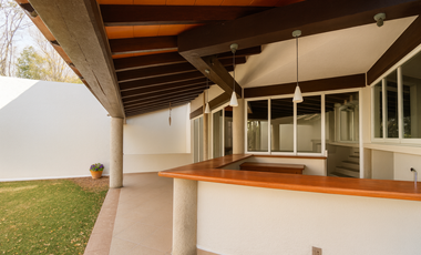 Casa en Venta con 4 recámaras en Lomas de la Herradura, con hermosa vista a la cañada