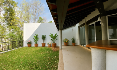 Casa en Venta con 4 recámaras en Lomas de la Herradura, con hermosa vista a la cañada