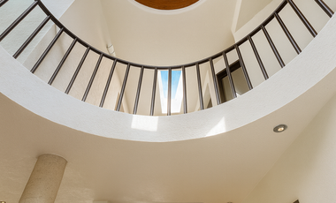 Casa en Venta con 4 recámaras en Lomas de la Herradura, con hermosa vista a la cañada