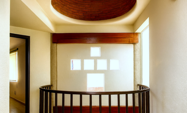 Casa en Venta con 4 recámaras en Lomas de la Herradura, con hermosa vista a la cañada