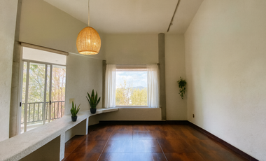 Casa en Venta con 4 recámaras en Lomas de la Herradura, con hermosa vista a la cañada