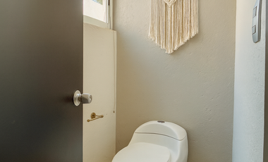 Casa en Venta con 4 recámaras en Lomas de la Herradura, con hermosa vista a la cañada