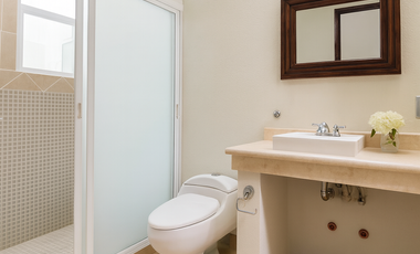 Casa en Venta con 4 recámaras en Lomas de la Herradura, con hermosa vista a la cañada