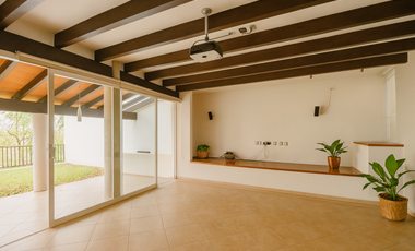 Casa en Venta con 4 recámaras en Lomas de la Herradura, con hermosa vista a la cañada