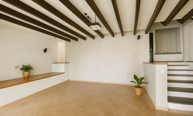 Casa en Venta con 4 recámaras en Lomas de la Herradura, con hermosa vista a la cañada