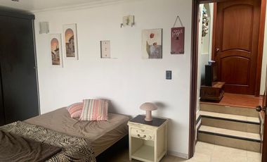 En renta habitación amoblada con baño privado