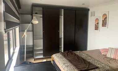 En renta habitación amoblada con baño privado
