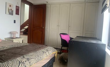 En renta habitación amoblada con baño privado