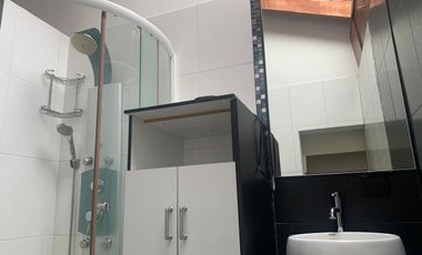 En renta habitación amoblada con baño privado