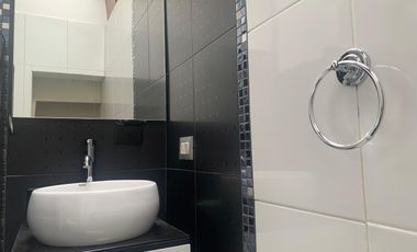En renta habitación amoblada con baño privado