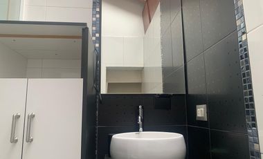 En renta habitación amoblada con baño privado
