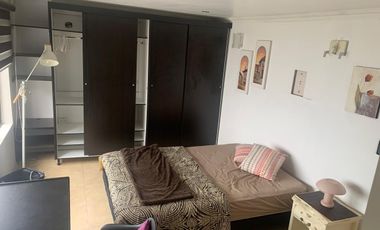 En renta habitación amoblada con baño privado