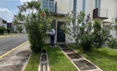 CASA EN CLUSTER CON ALBERCA EN FRACC PALMA REAL VERACRUZ