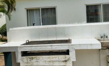 V409 Villa en Venta remodelada 4 recamaras Ixtapa