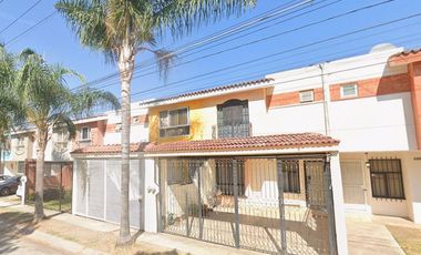 Casa en venta, Recuperación bancaria, Parques del Bosque, Tlaquepaque, Jalisco, Mex.