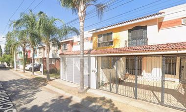 Casa en venta, Recuperación bancaria, Parques del Bosque, Tlaquepaque, Jalisco, Mex.
