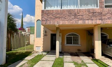 EN RENTA Casa de 3 Rec. En Privada El Árbol, en Zona Norte.