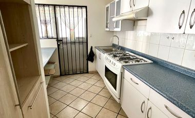 EN RENTA Casa de 3 Rec. En Privada El Árbol, en Zona Norte.