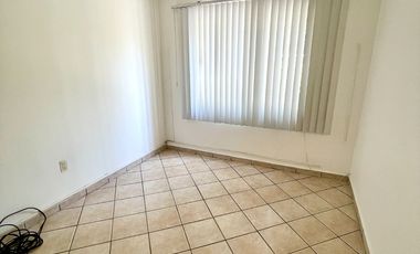 EN RENTA Casa de 3 Rec. En Privada El Árbol, en Zona Norte.