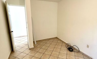 EN RENTA Casa de 3 Rec. En Privada El Árbol, en Zona Norte.