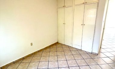 EN RENTA Casa de 3 Rec. En Privada El Árbol, en Zona Norte.