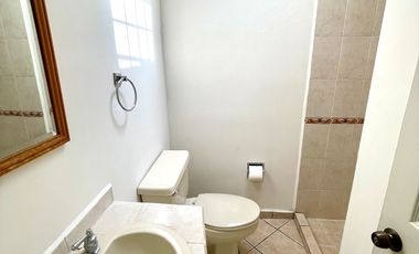 EN RENTA Casa de 3 Rec. En Privada El Árbol, en Zona Norte.