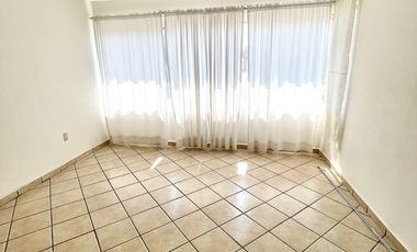 EN RENTA Casa de 3 Rec. En Privada El Árbol, en Zona Norte.