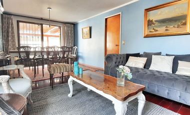 LINDA, AMPLIA, LUMINOSA Y SEGURA CASA EN BARRIOS RESIDENCIAL DE LAS CONDES