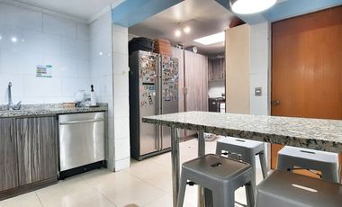 LINDA, AMPLIA, LUMINOSA Y SEGURA CASA EN BARRIOS RESIDENCIAL DE LAS CONDES