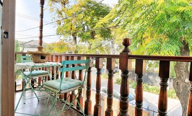 LINDA, AMPLIA, LUMINOSA Y SEGURA CASA EN BARRIOS RESIDENCIAL DE LAS CONDES