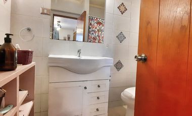 LINDA, AMPLIA, LUMINOSA Y SEGURA CASA EN BARRIOS RESIDENCIAL DE LAS CONDES