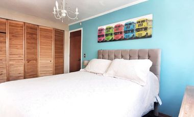 LINDA, AMPLIA, LUMINOSA Y SEGURA CASA EN BARRIOS RESIDENCIAL DE LAS CONDES