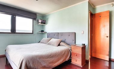 LINDA, AMPLIA, LUMINOSA Y SEGURA CASA EN BARRIOS RESIDENCIAL DE LAS CONDES