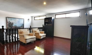 LINDA, AMPLIA, LUMINOSA Y SEGURA CASA EN BARRIOS RESIDENCIAL DE LAS CONDES