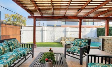 LINDA, AMPLIA, LUMINOSA Y SEGURA CASA EN BARRIOS RESIDENCIAL DE LAS CONDES