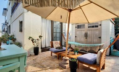 LINDA, AMPLIA, LUMINOSA Y SEGURA CASA EN BARRIOS RESIDENCIAL DE LAS CONDES