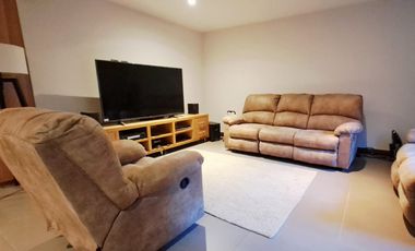 Estupenda casa en venta 5D5B+S orientación Norte en exclusivo condominio privado, San Carlos de Apoquindo, seguridad 24/7, cercana Colegios, Universid