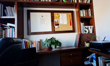 Estupenda casa en venta 5D5B+S orientación Norte en exclusivo condominio privado, San Carlos de Apoquindo, seguridad 24/7, cercana Colegios, Universid