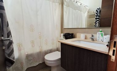 Estupenda casa en venta 5D5B+S orientación Norte en exclusivo condominio privado, San Carlos de Apoquindo, seguridad 24/7, cercana Colegios, Universid