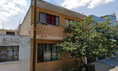 (IA) Casa en C. Ovaciones, Prensa Nacional