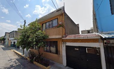 (IA) Casa en C. Ovaciones, Prensa Nacional